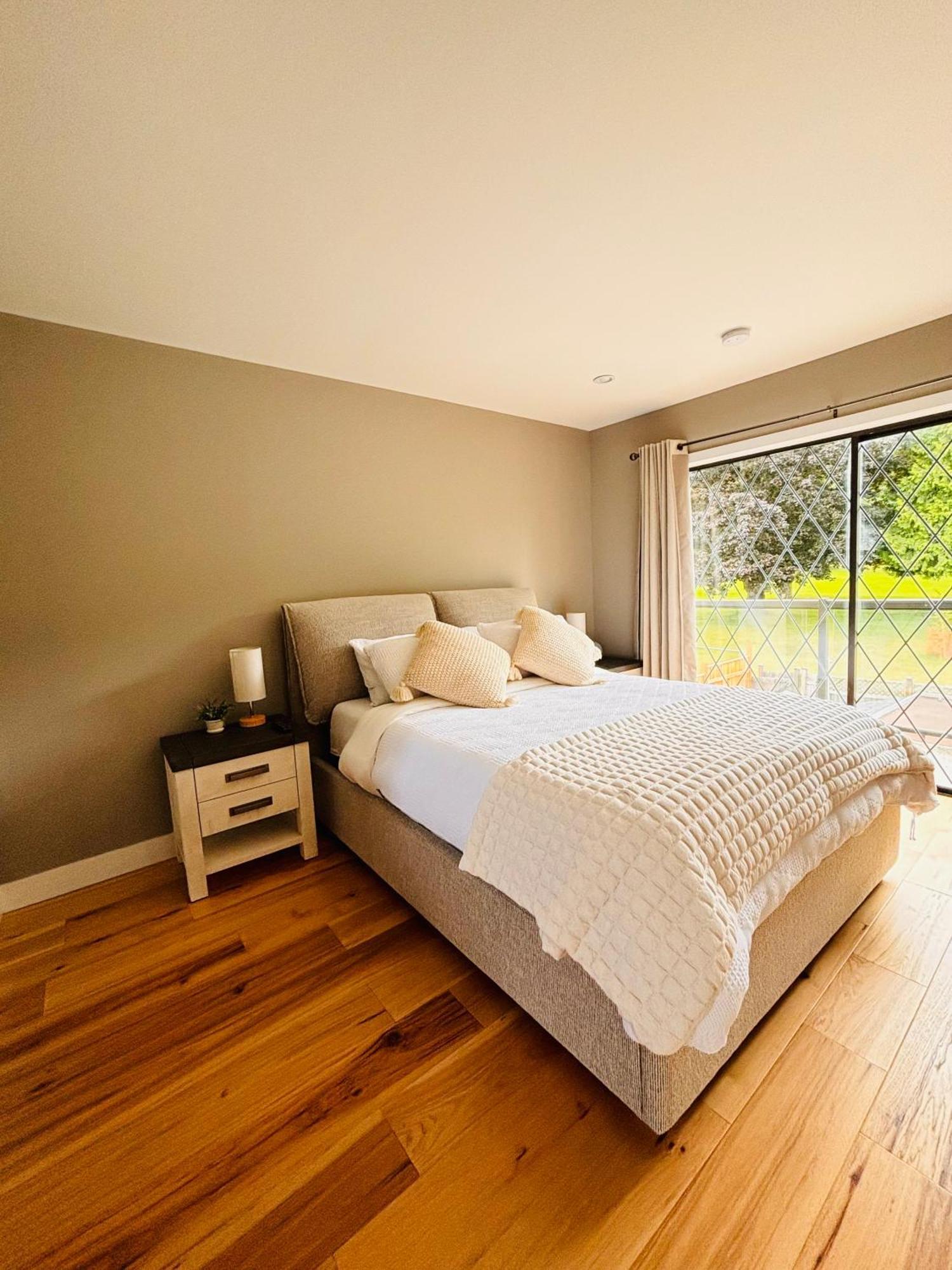 Oceanside Manor - Fancy Room - Golf Course & Beach View Qualicum Beach Exterior photo